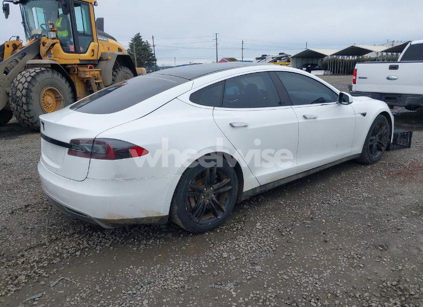 Photo 4 of 2013 Tesla Model S (VIN 5YJSA1CG3DFP16662)