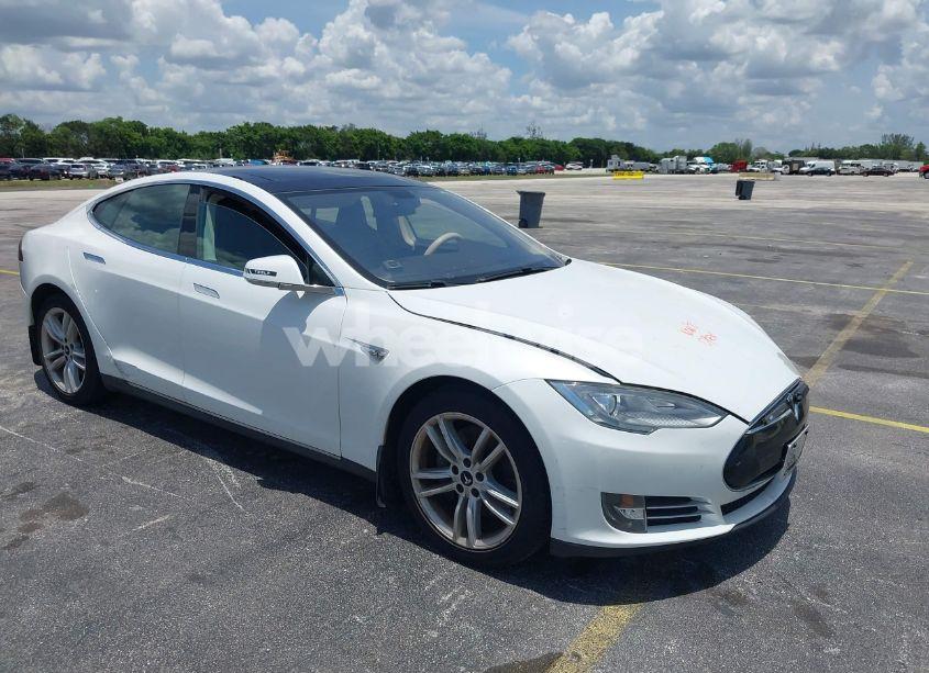 2013 Tesla Model S (VIN 5YJSA1CG4DFP21658) main photo