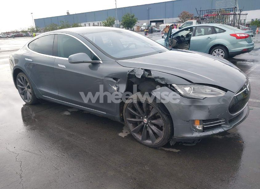 2013 Tesla Model S (VIN 5YJSA1CG5DFP06411) main photo