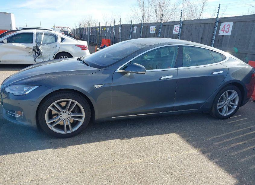 Photo 14 of 2013 Tesla Model S (VIN 5YJSA1CG9DFP27522)