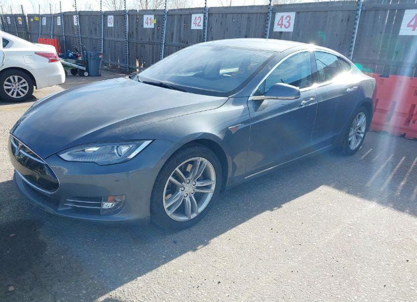 Photo 2 of 2013 Tesla Model S (VIN 5YJSA1CG9DFP27522)