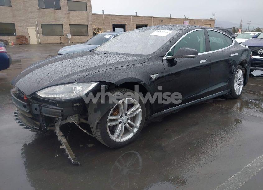 Photo 2 of 2013 Tesla Model S (VIN 5YJSA1CN0DFP20053)