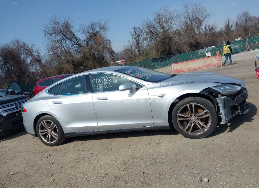 Photo 14 of 2013 Tesla Model S (VIN 5YJSA1CN2DFP27666)