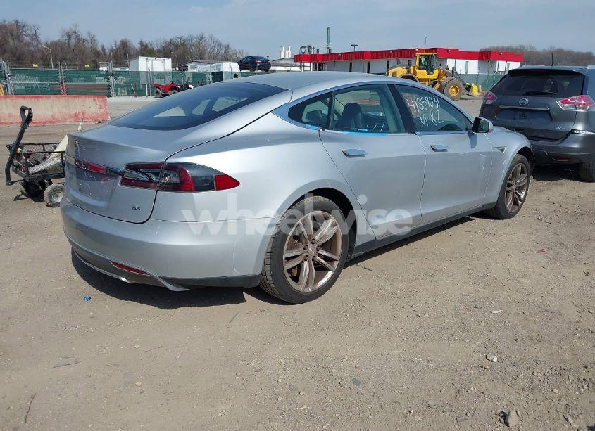 Photo 4 of 2013 Tesla Model S (VIN 5YJSA1CN2DFP27666)