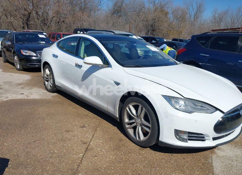 2013 Tesla Model S (VIN 5YJSA1CN2DFP28624) main photo