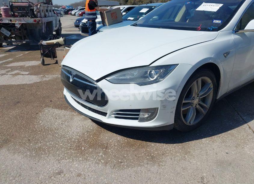 Photo 6 of 2013 Tesla Model S (VIN 5YJSA1CN2DFP28624)