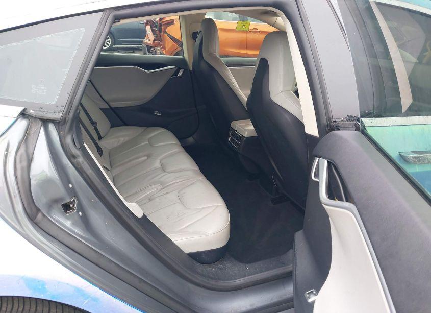 Photo 8 of 2013 Tesla Model S (VIN 5YJSA1CN4DFP07726)