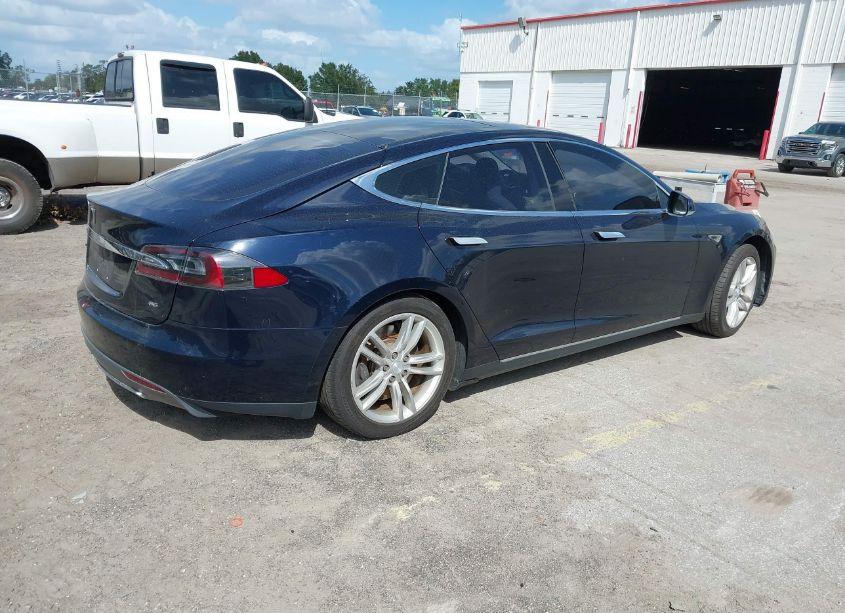 Photo 4 of 2013 Tesla Model S (VIN 5YJSA1CN5DFP13308)