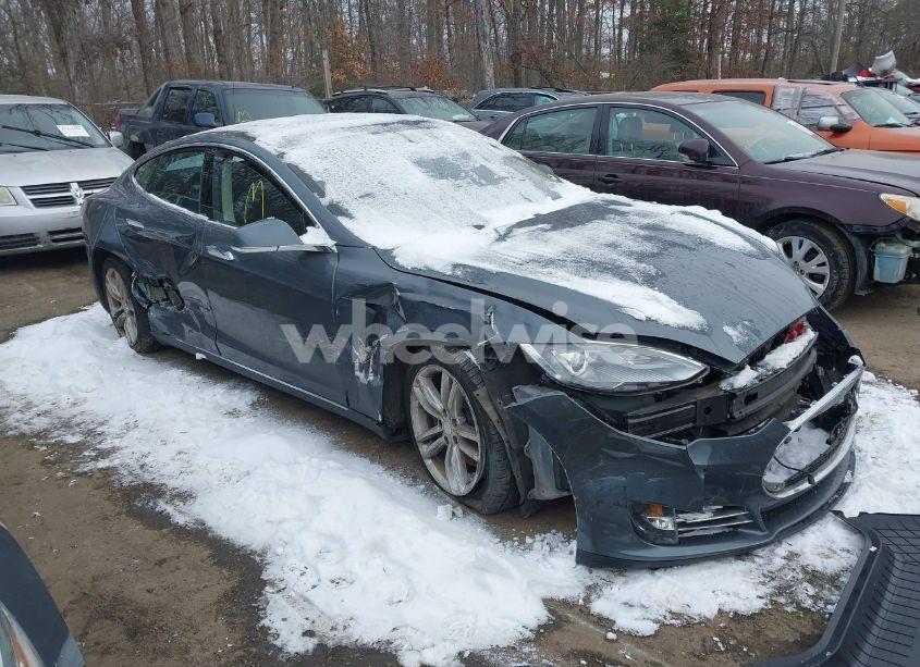 2013 Tesla Model S (VIN 5YJSA1CN6DFP26763) main photo