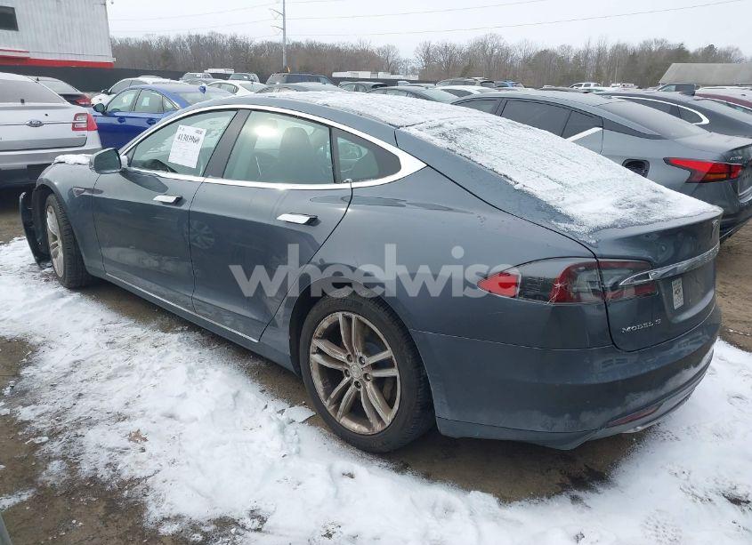 Photo 3 of 2013 Tesla Model S (VIN 5YJSA1CN6DFP26763)