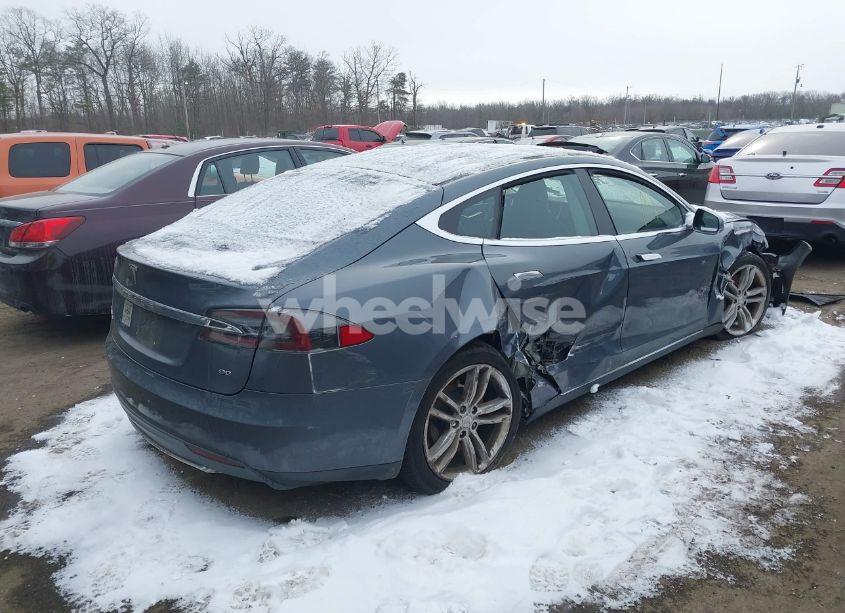 Photo 4 of 2013 Tesla Model S (VIN 5YJSA1CN6DFP26763)