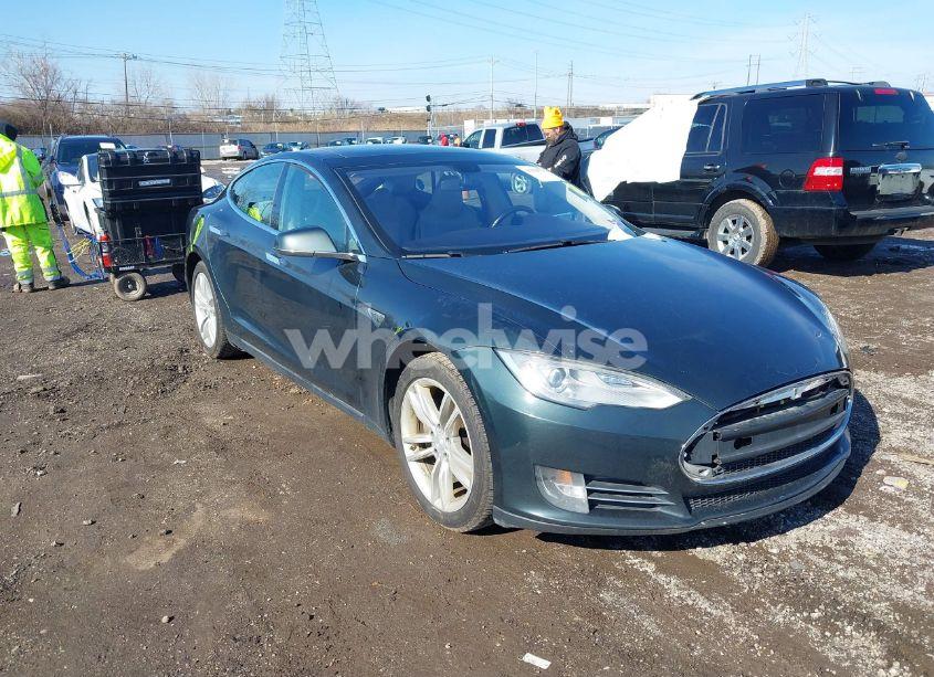 2013 Tesla Model S (VIN 5YJSA1CN7DFP26335) main photo