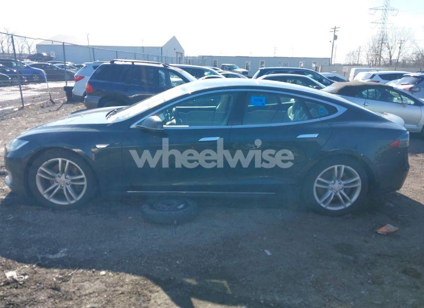 Photo 13 of 2013 Tesla Model S (VIN 5YJSA1CN7DFP26335)