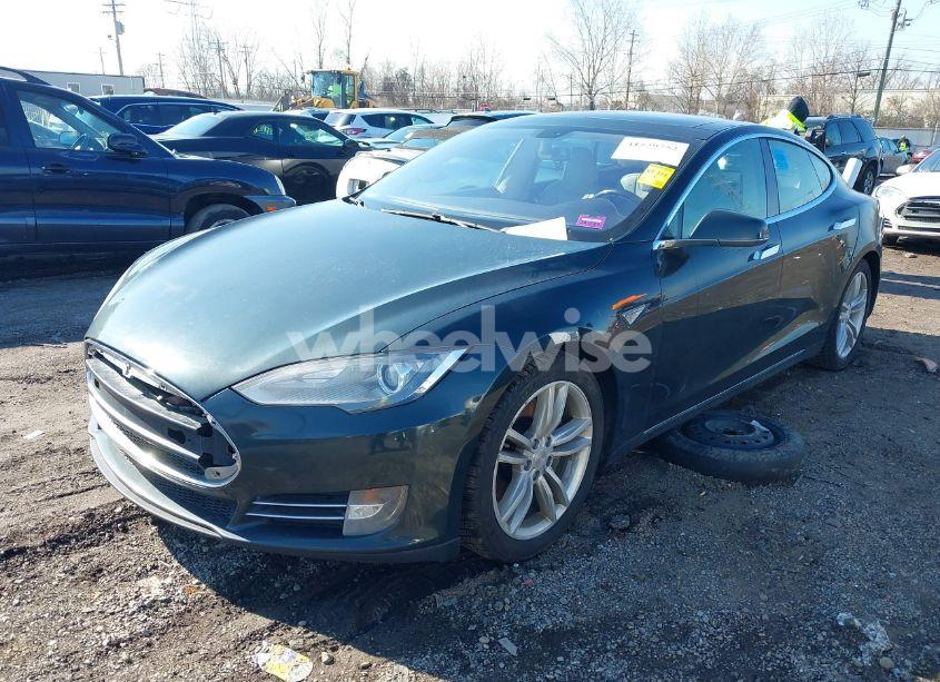 Photo 2 of 2013 Tesla Model S (VIN 5YJSA1CN7DFP26335)