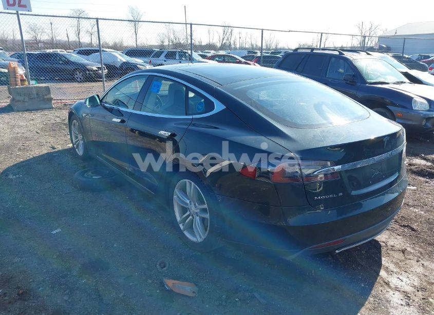 Photo 3 of 2013 Tesla Model S (VIN 5YJSA1CN7DFP26335)