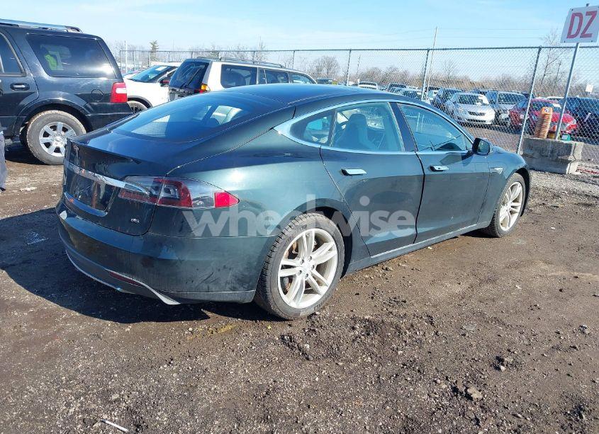 Photo 4 of 2013 Tesla Model S (VIN 5YJSA1CN7DFP26335)