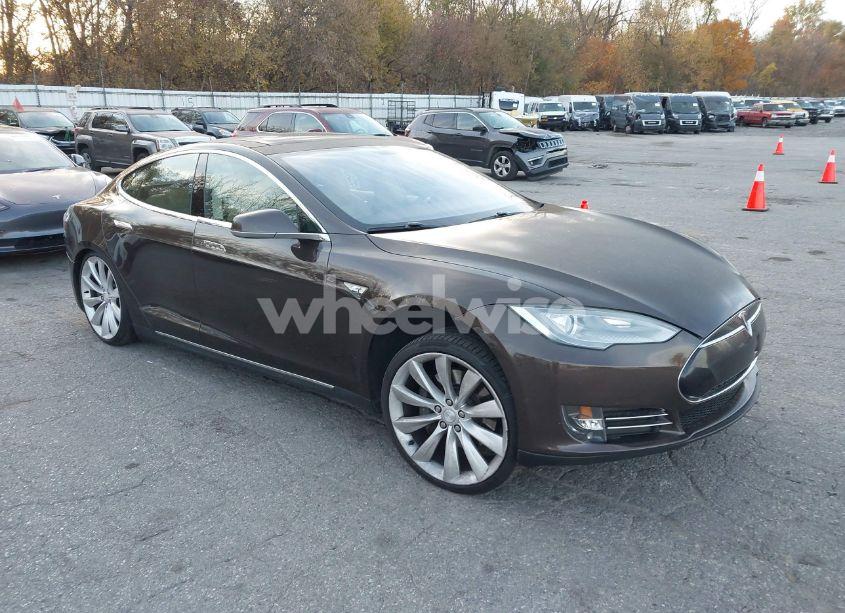 2013 Tesla Model S (VIN 5YJSA1CNXDFP08881) main photo