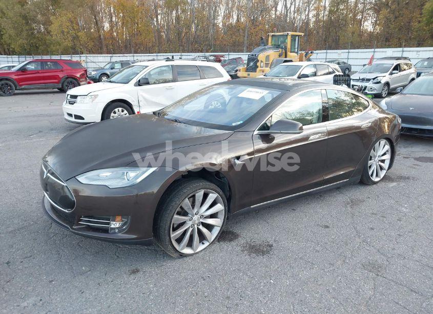 Photo 2 of 2013 Tesla Model S (VIN 5YJSA1CNXDFP08881)