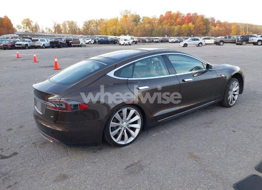 Photo 4 of 2013 Tesla Model S (VIN 5YJSA1CNXDFP08881)