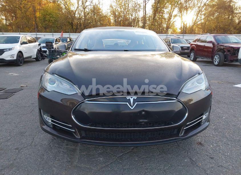 Photo 6 of 2013 Tesla Model S (VIN 5YJSA1CNXDFP08881)