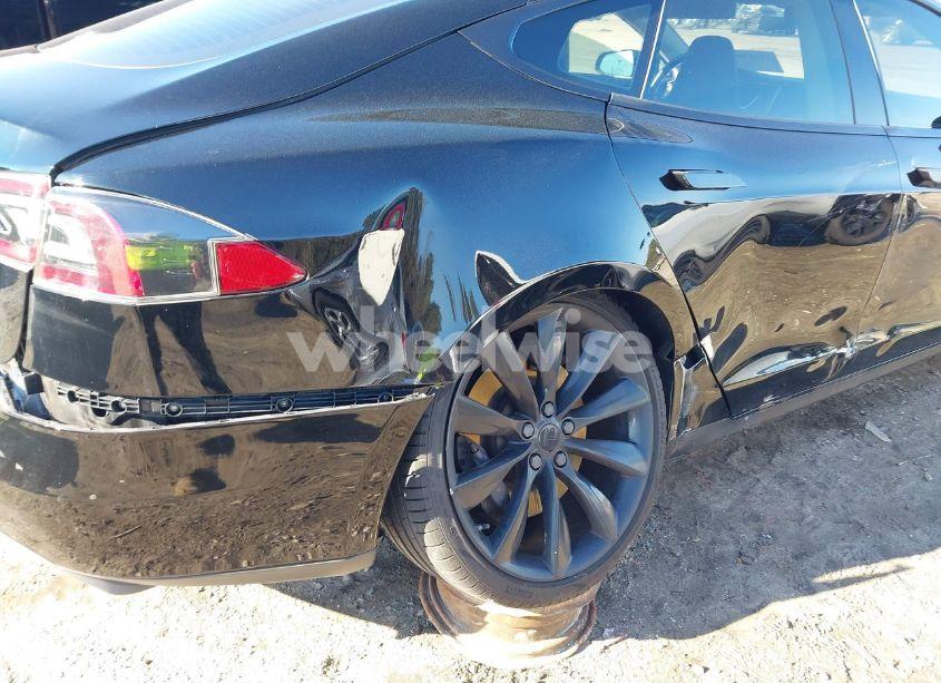 Photo 6 of 2013 Tesla Model S (VIN 5YJSA1CNXDFP18925)