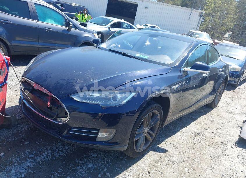 Photo 2 of 2013 Tesla Model S (VIN 5YJSA1CNXDFP20609)