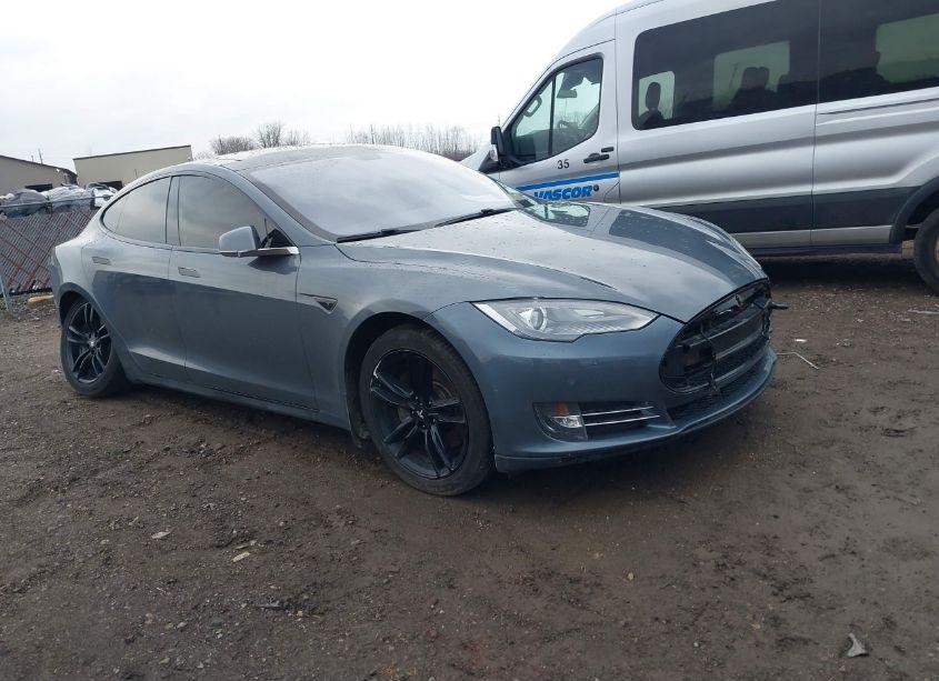2013 Tesla Model S (VIN 5YJSA1CNXDFP23056) main photo