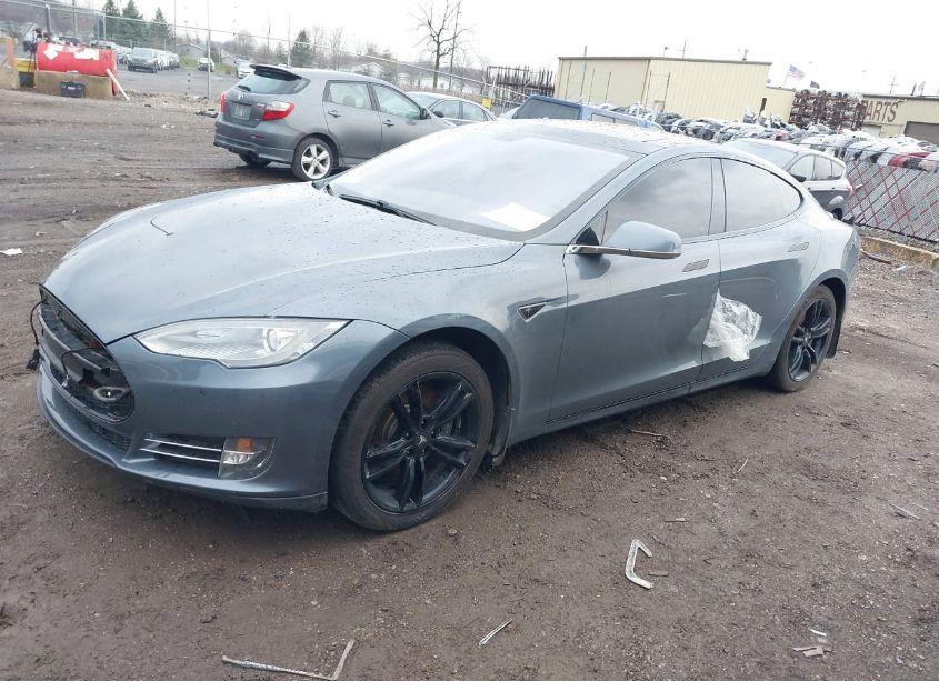 Photo 2 of 2013 Tesla Model S (VIN 5YJSA1CNXDFP23056)