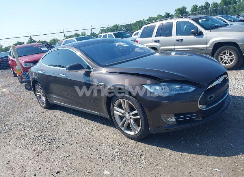 2013 Tesla Model S (VIN 5YJSA1DN6DFP03367) main photo