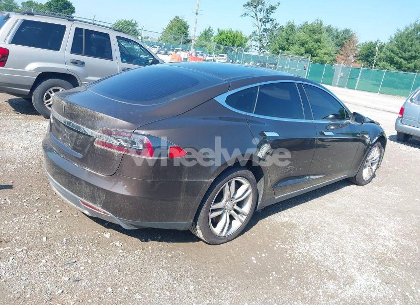 Photo 4 of 2013 Tesla Model S (VIN 5YJSA1DN6DFP03367)