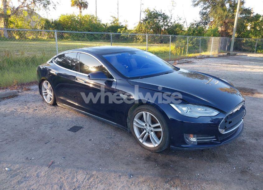 2013 Tesla Model S (VIN 5YJSA1DN9DFP06165) main photo