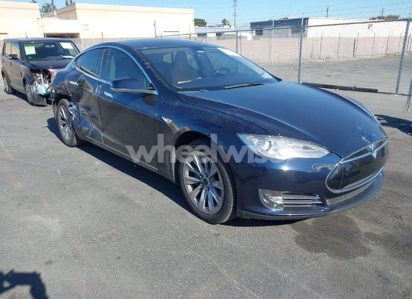 2013 Tesla Model S PERFORMANCE (VIN 5YJSA1DP9DFP04627) main photo