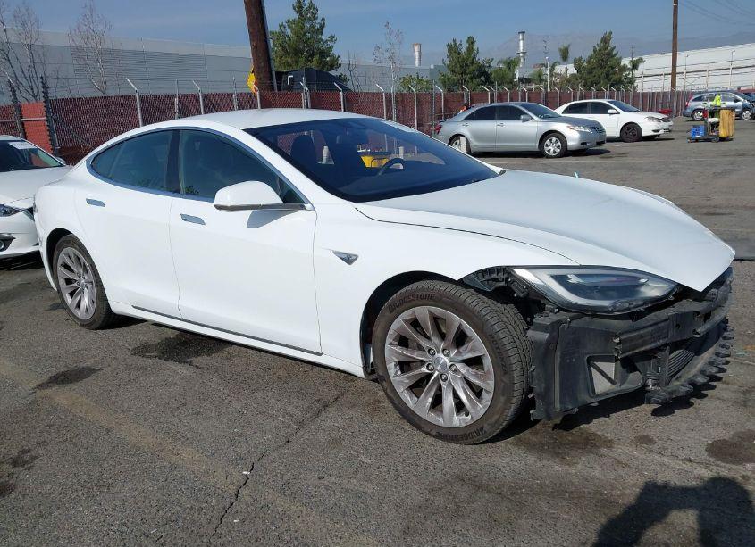 2016 Tesla Model S 60/70/75/85 (VIN 5YJSA1E18GF160538) main photo