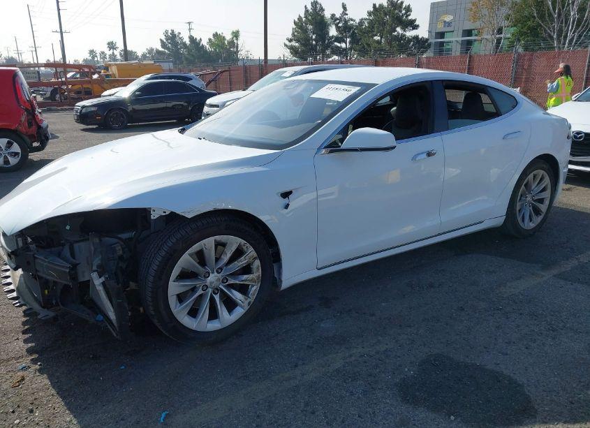 Photo 2 of 2016 Tesla Model S 60/70/75/85 (VIN 5YJSA1E18GF160538)