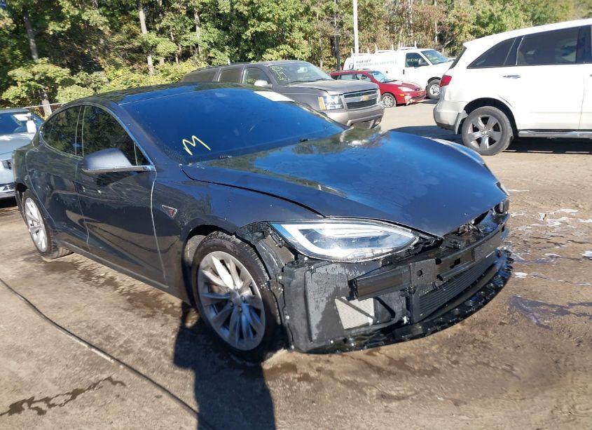 2016 Tesla Model S 60/70/75/85 (VIN 5YJSA1E1XGF152392) main photo
