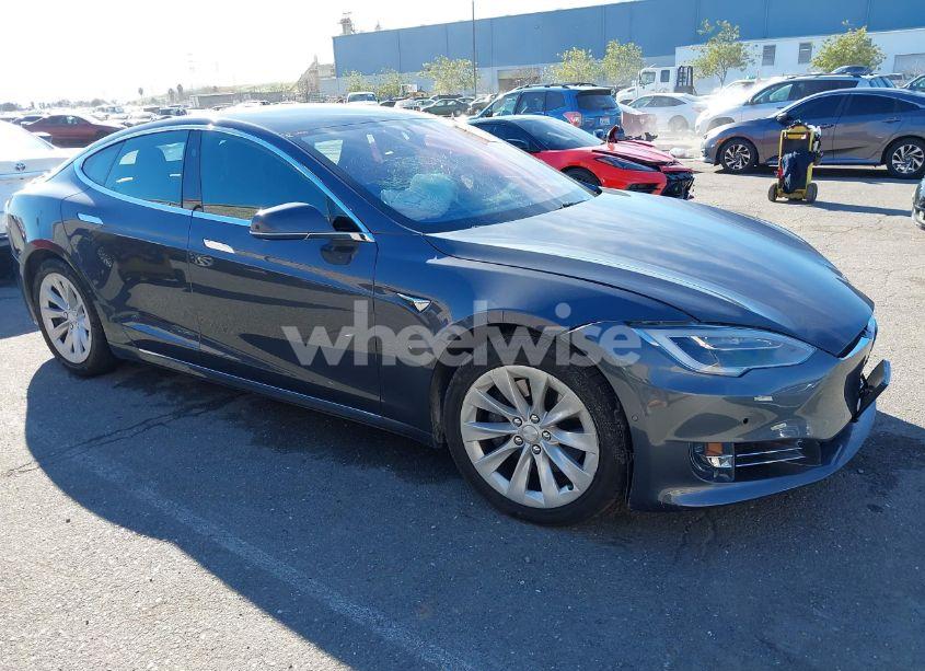 2018 Tesla Model S 100D/75D/P100D (VIN 5YJSA1E20JF247978) main photo
