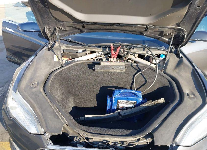 Photo 10 of 2015 Tesla Model S 70D/85D/P85D (VIN 5YJSA1E21FF114556)