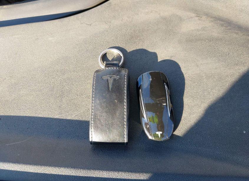 Photo 11 of 2015 Tesla Model S 70D/85D/P85D (VIN 5YJSA1E21FF114556)