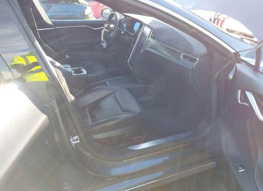 Photo 5 of 2015 Tesla Model S 70D/85D/P85D (VIN 5YJSA1E21FF114556)