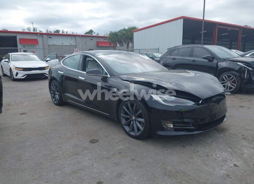 2018 Tesla Model S 100D/75D/P100D (VIN 5YJSA1E21JF260769) main photo