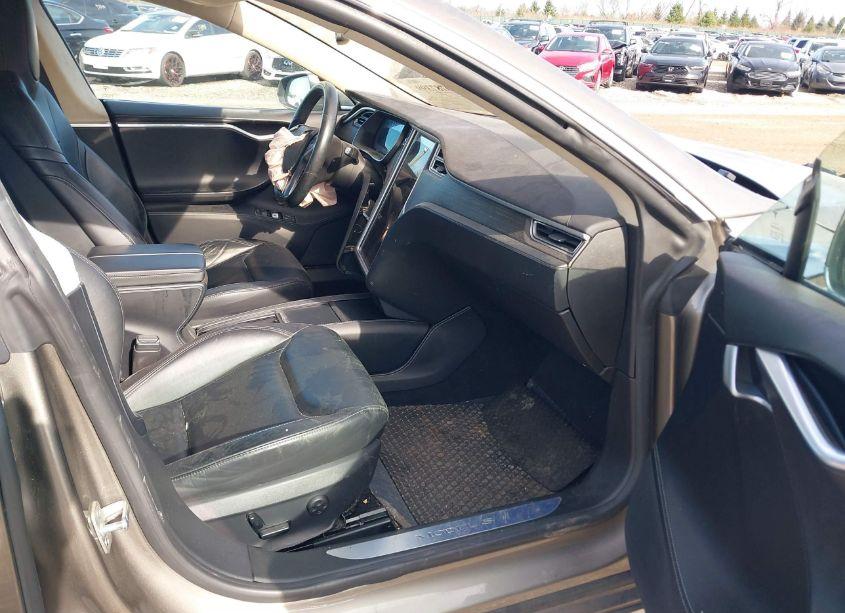 Photo 5 of 2016 Tesla Model S 60D/70D/75D/85D/90D (VIN 5YJSA1E22GF132842)