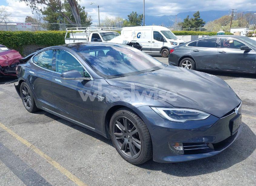 2018 Tesla Model S 100D/75D/P100D (VIN 5YJSA1E22JF250185) main photo