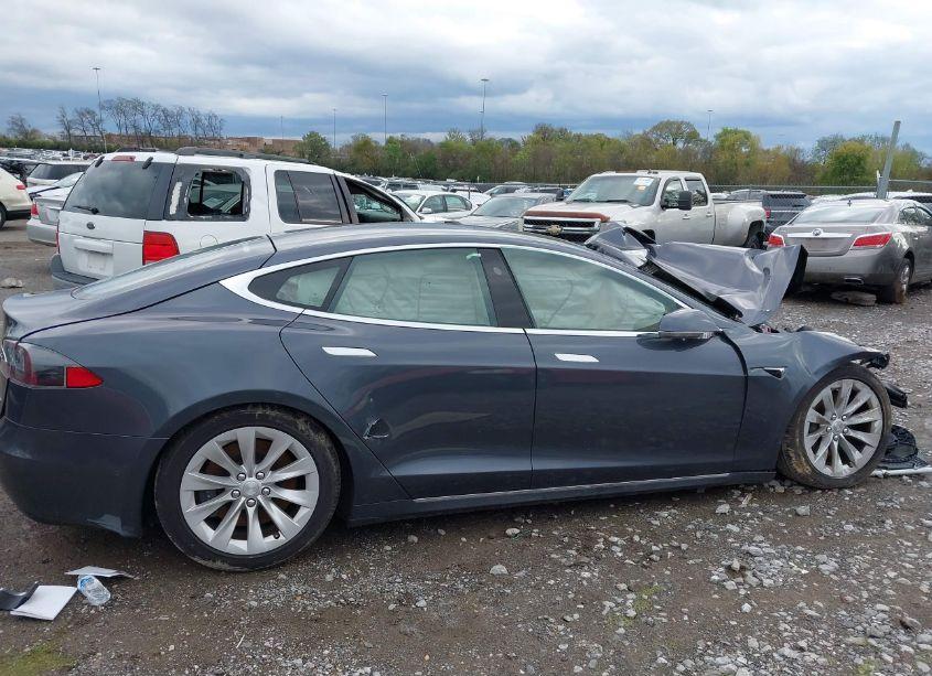 Photo 13 of 2019 Tesla Model S 100D/75D/LONG RANGE/STANDARD RANGE (VIN 5YJSA1E22KF302951)