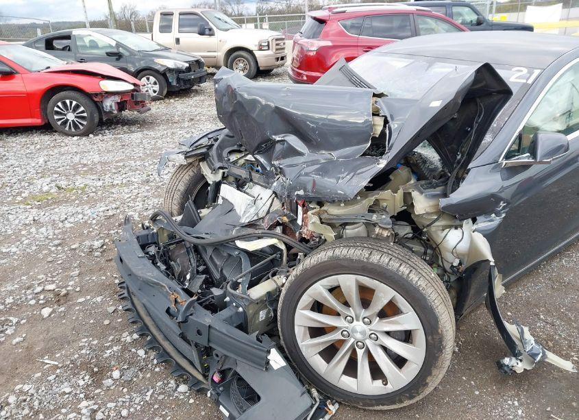 Photo 6 of 2019 Tesla Model S 100D/75D/LONG RANGE/STANDARD RANGE (VIN 5YJSA1E22KF302951)