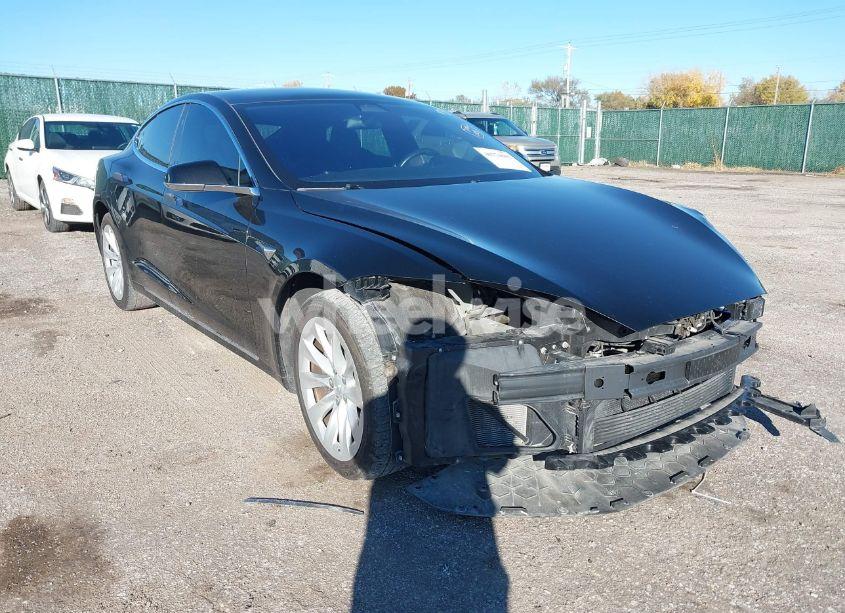 2018 Tesla Model S 100D/75D/P100D (VIN 5YJSA1E23JF246601) main photo