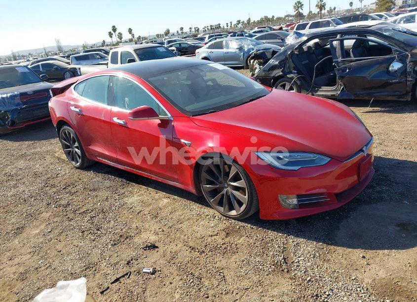2018 Tesla Model S 100D/75D/P100D (VIN 5YJSA1E23JF281932) main photo