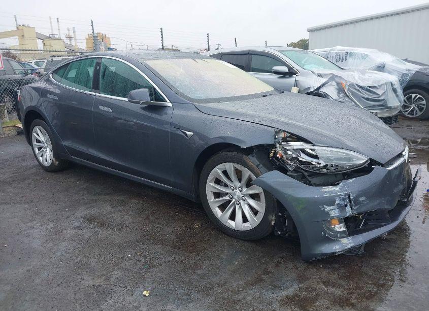 2018 Tesla Model S 100D/75D/P100D (VIN 5YJSA1E24JF298156) main photo