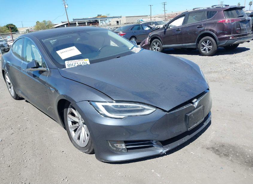 2018 Tesla Model S 100D/75D/P100D (VIN 5YJSA1E25JF291121) main photo