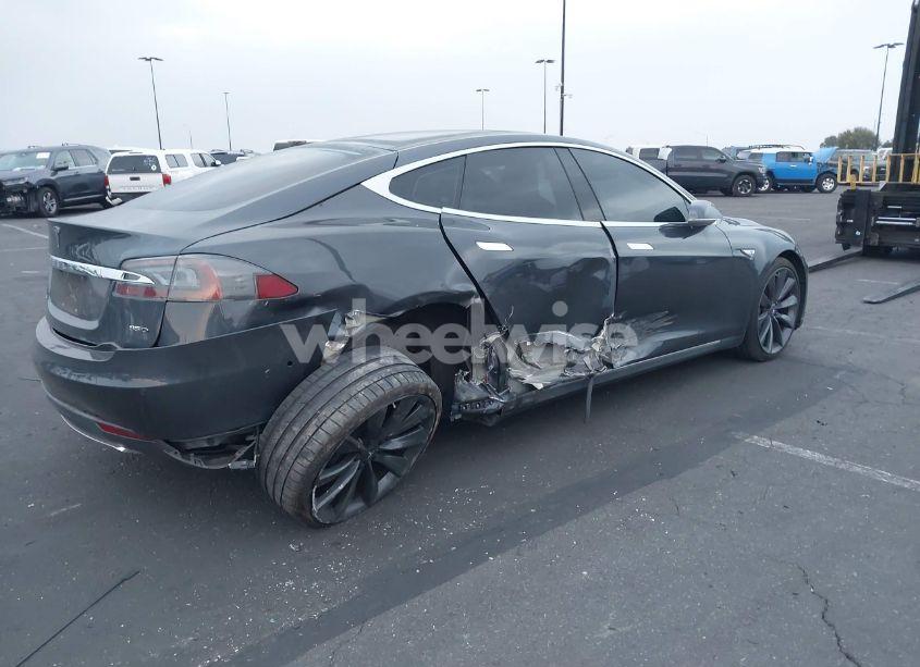Photo 4 of 2015 Tesla Model S 70D/85D/P85D (VIN 5YJSA1E26FF115556)