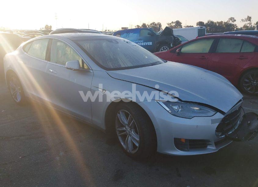 2015 Tesla Model S 70D/85D/P85D (VIN 5YJSA1E27FF114657) main photo